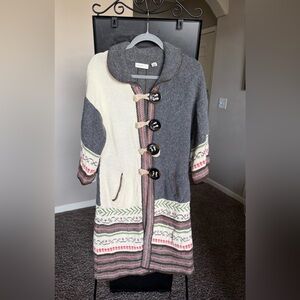Chic Gray and Cream Cardigan with Patterned Accents